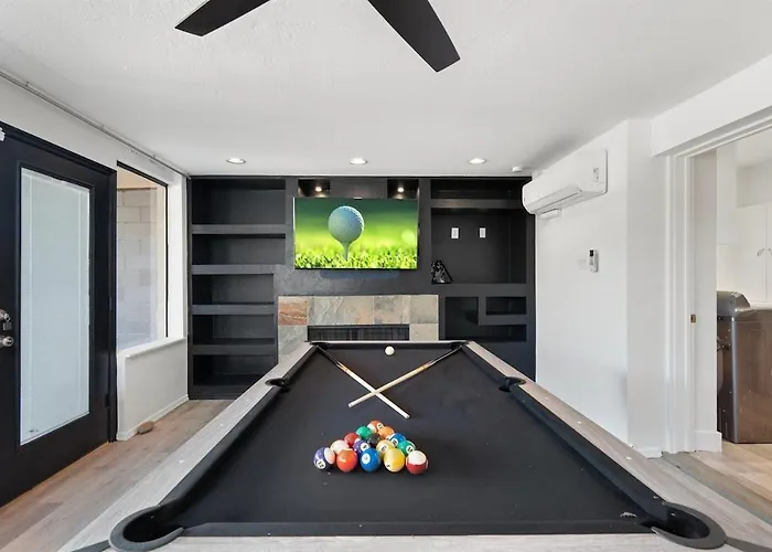 Holiday home Pickleball, Sparkling Pool, Mini Putt And Sleeps14