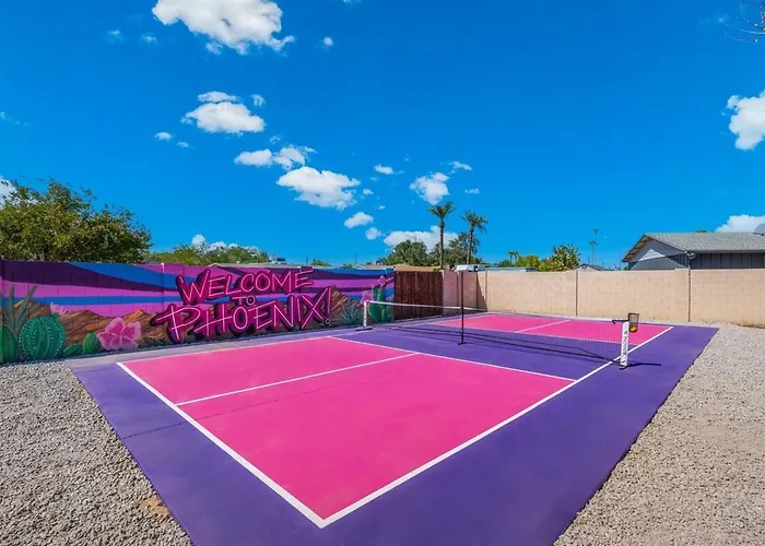 Pickleball, Sparkling Pool, Mini Putt And Sleeps14 Phoenix