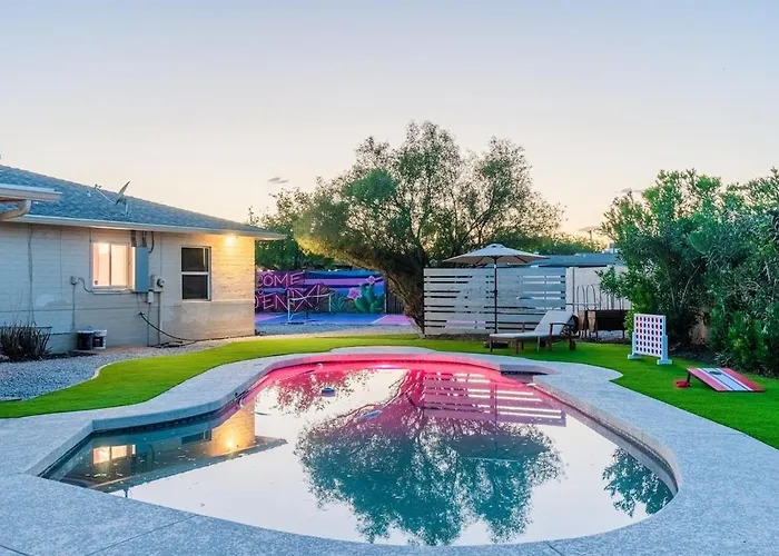 Pickleball, Sparkling Pool, Mini Putt And Sleeps14 * Phoenix