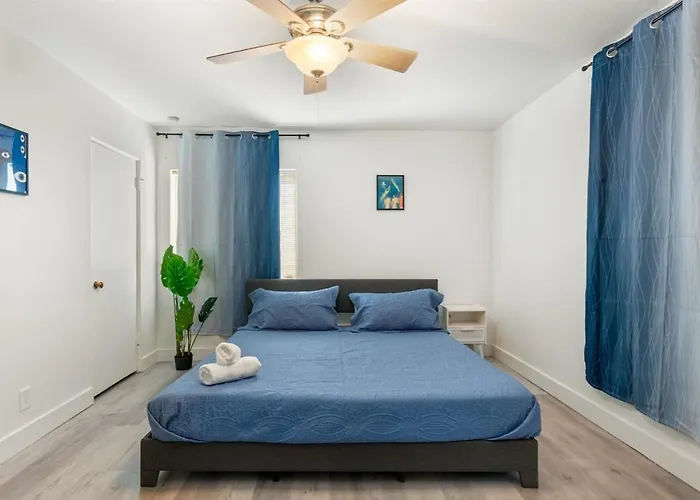Pickleball, Sparkling Pool, Mini Putt And Sleeps14 * Phoenix