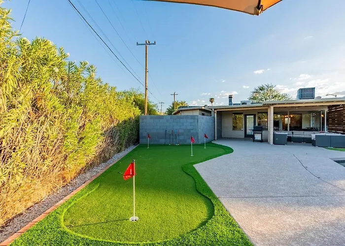 Pickleball, Sparkling Pool, Mini Putt And Sleeps14 Holiday home *