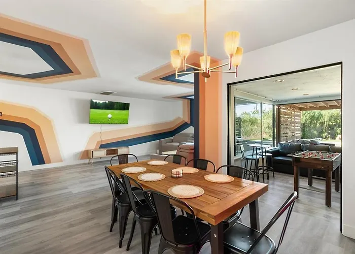 Holiday home Pickleball, Sparkling Pool, Mini Putt And Sleeps14 Phoenix