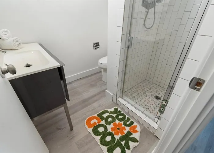 Pickleball, Sparkling Pool, Mini Putt And Sleeps14 Holiday home *