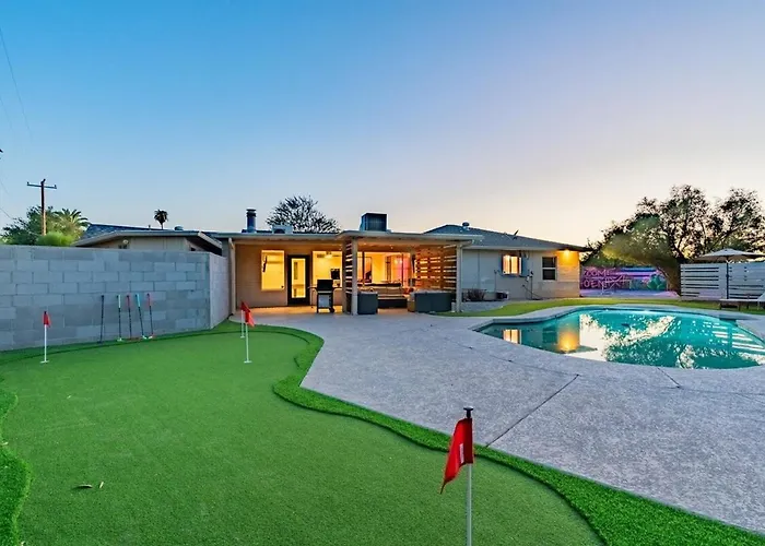 Holiday home Pickleball, Sparkling Pool, Mini Putt And Sleeps14